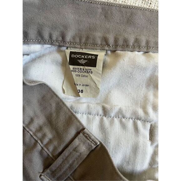 Dockers khaki shorts size 36 - Picture 7 of 7